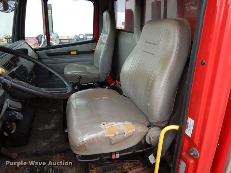 image for item IL9962 2001 Freightliner FL80  dump truck