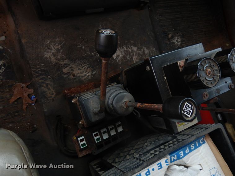 image for item IL9962 2001 Freightliner FL80  dump truck