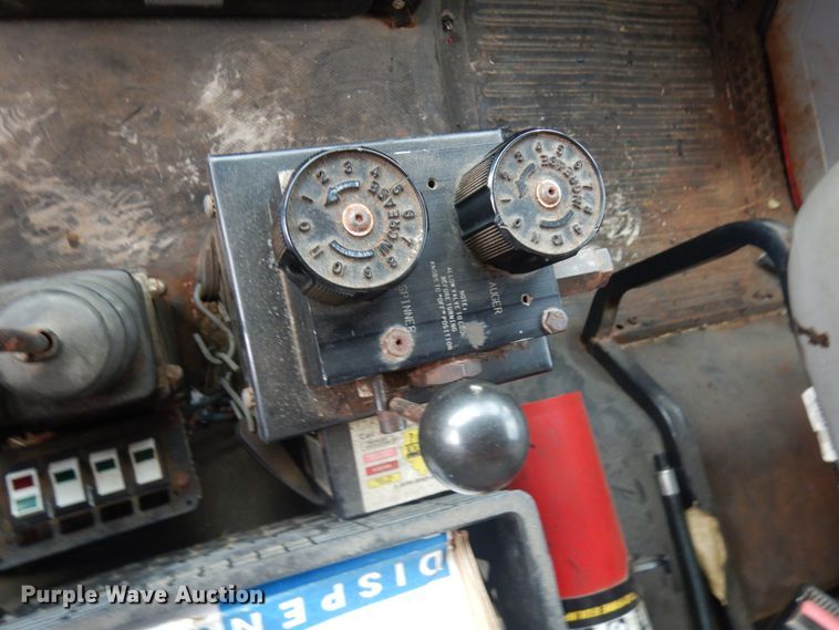 image for item IL9962 2001 Freightliner FL80  dump truck