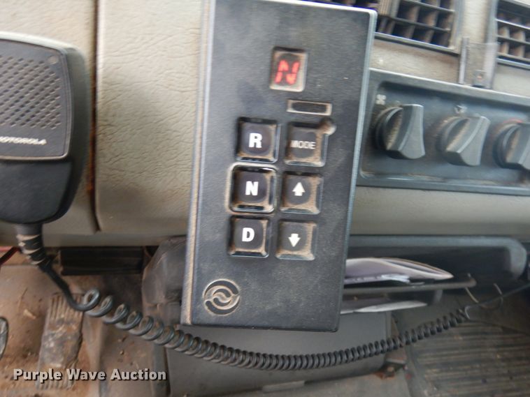 image for item IL9962 2001 Freightliner FL80  dump truck