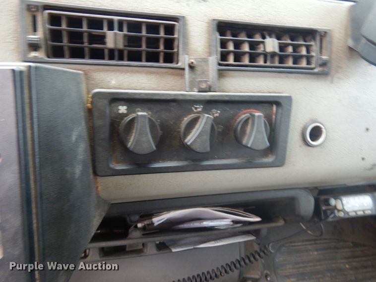 image for item IL9962 2001 Freightliner FL80  dump truck