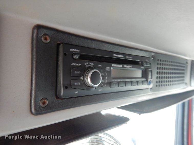 image for item IL9962 2001 Freightliner FL80  dump truck