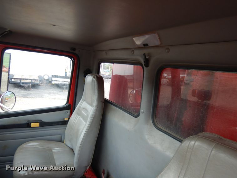 image for item IL9962 2001 Freightliner FL80  dump truck