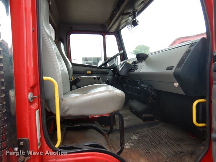 image for item IL9962 2001 Freightliner FL80  dump truck