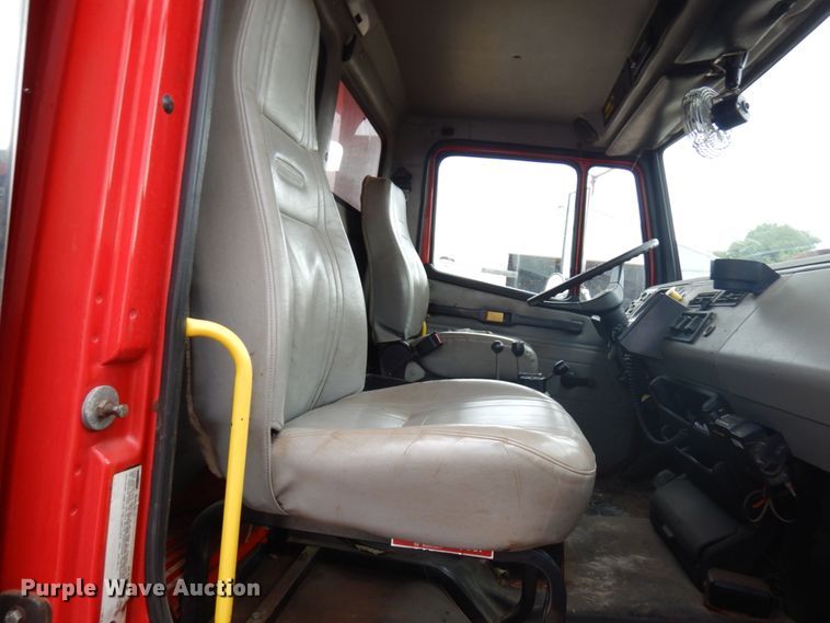 image for item IL9962 2001 Freightliner FL80  dump truck