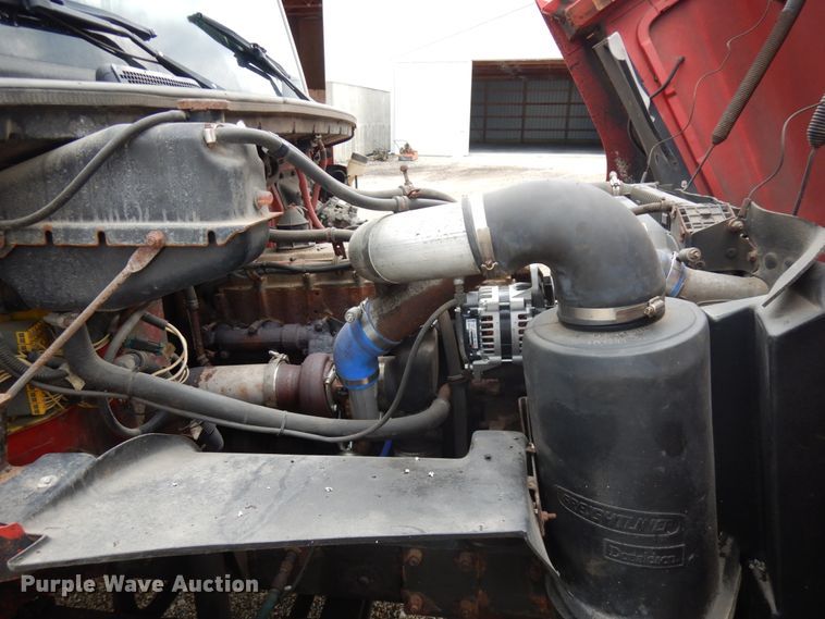 image for item IL9962 2001 Freightliner FL80  dump truck