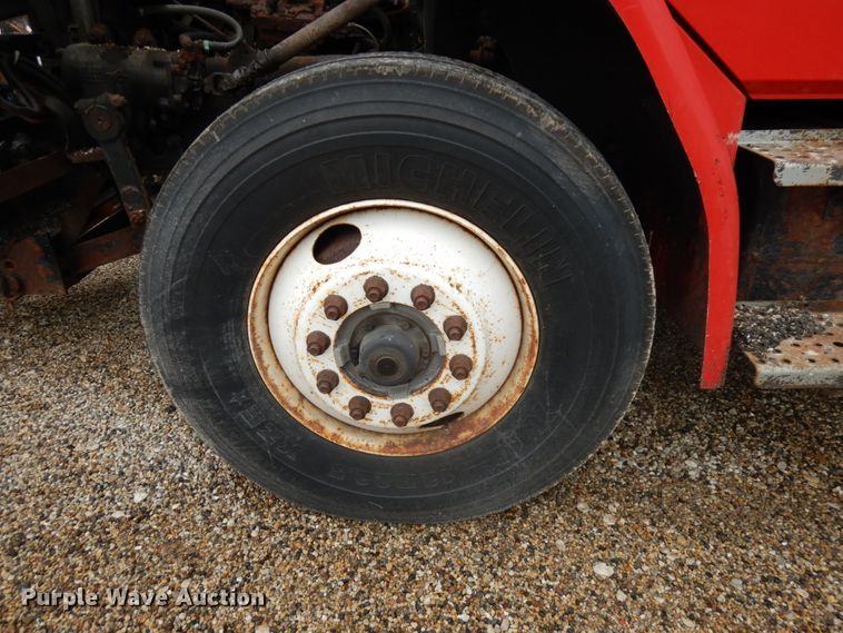 image for item IL9962 2001 Freightliner FL80  dump truck