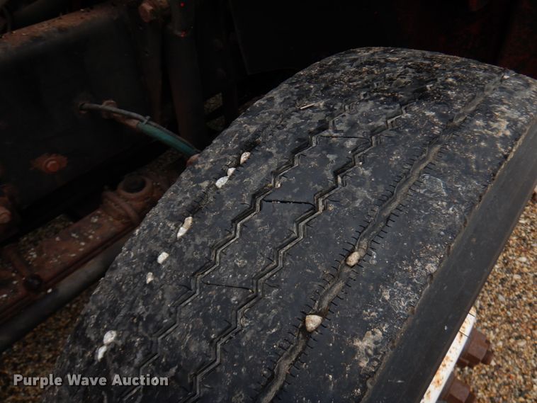 image for item IL9962 2001 Freightliner FL80  dump truck