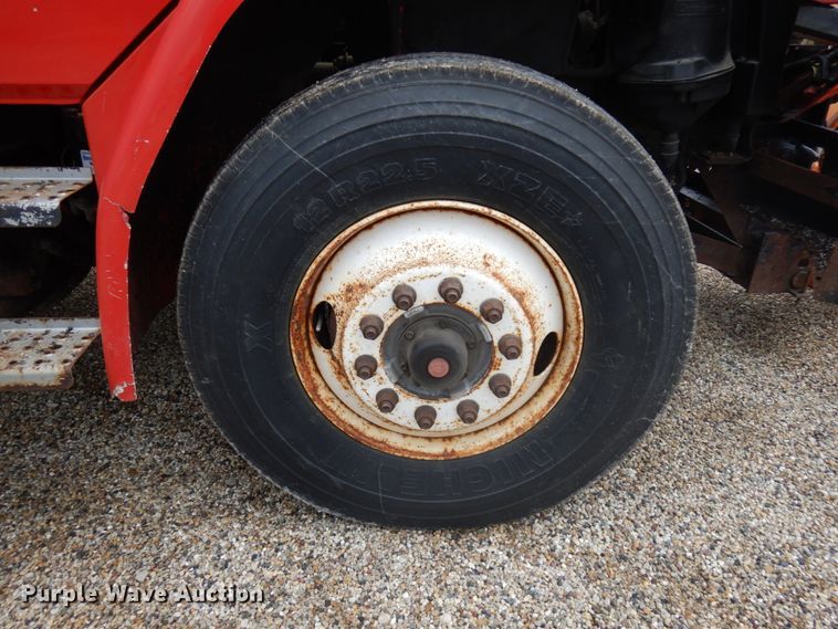 image for item IL9962 2001 Freightliner FL80  dump truck