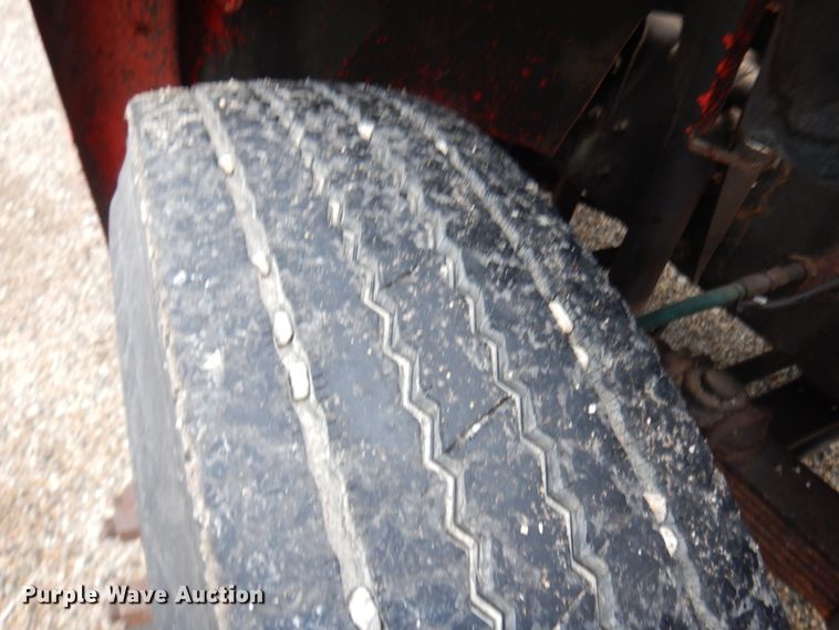 image for item IL9962 2001 Freightliner FL80  dump truck