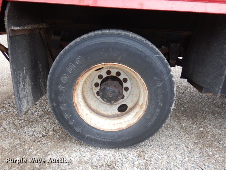 image for item IL9962 2001 Freightliner FL80  dump truck