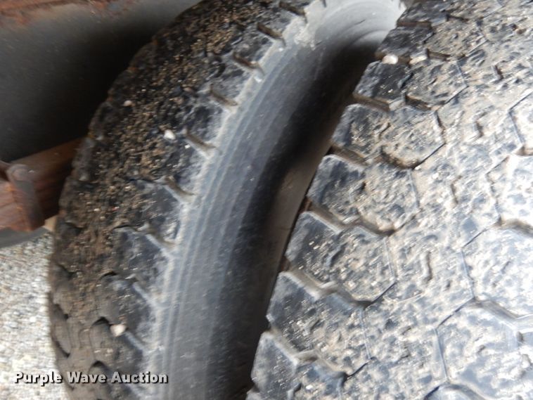 image for item IL9962 2001 Freightliner FL80  dump truck