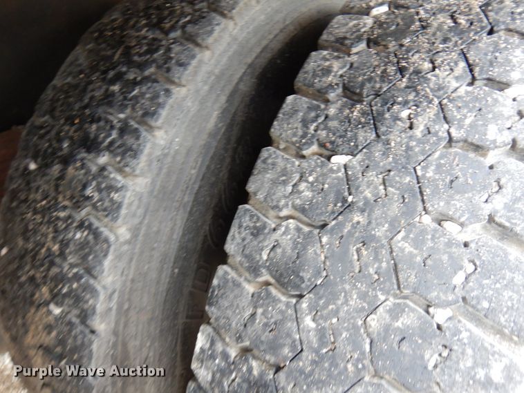 image for item IL9962 2001 Freightliner FL80  dump truck