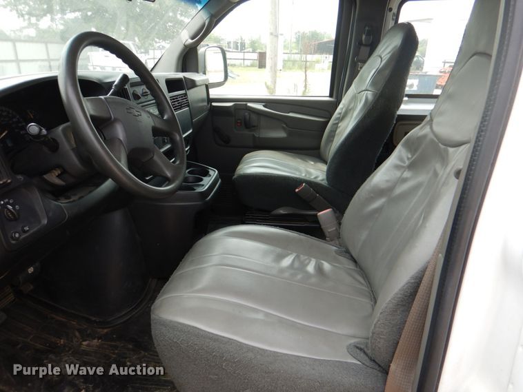 image for item IR9006 2007 Chevrolet Express 3500  van
