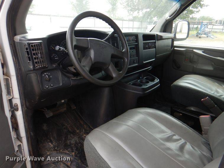 image for item IR9006 2007 Chevrolet Express 3500  van
