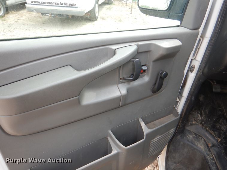 image for item IR9006 2007 Chevrolet Express 3500  van
