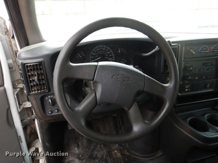 image for item IR9006 2007 Chevrolet Express 3500  van