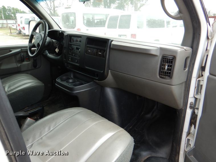 image for item IR9006 2007 Chevrolet Express 3500  van