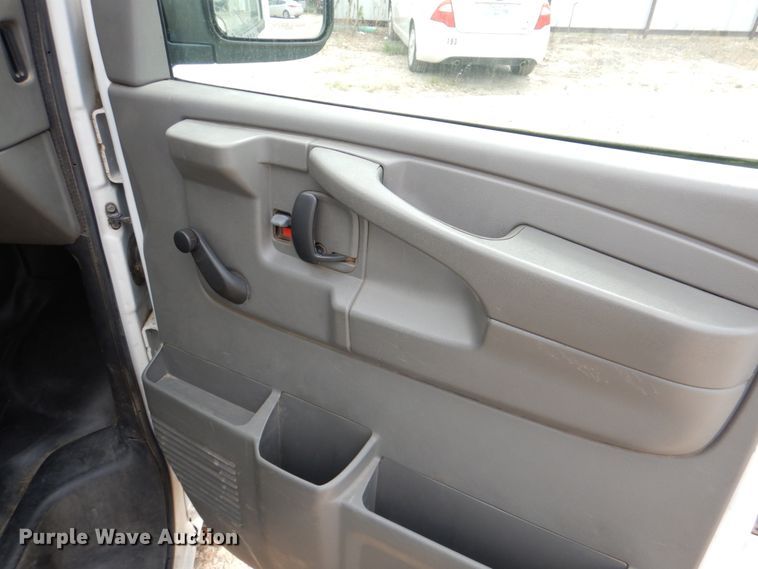 image for item IR9006 2007 Chevrolet Express 3500  van