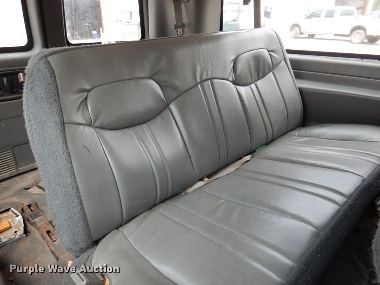 image for item IR9006 2007 Chevrolet Express 3500  van