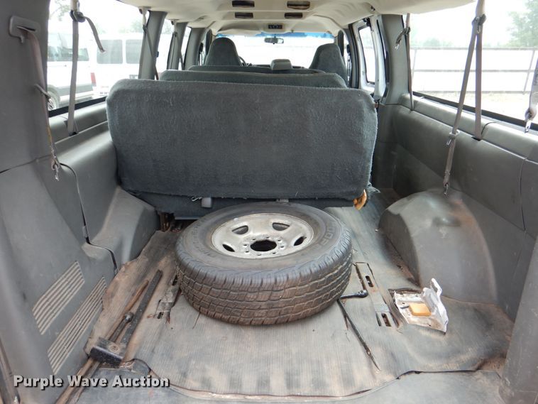 image for item IR9006 2007 Chevrolet Express 3500  van