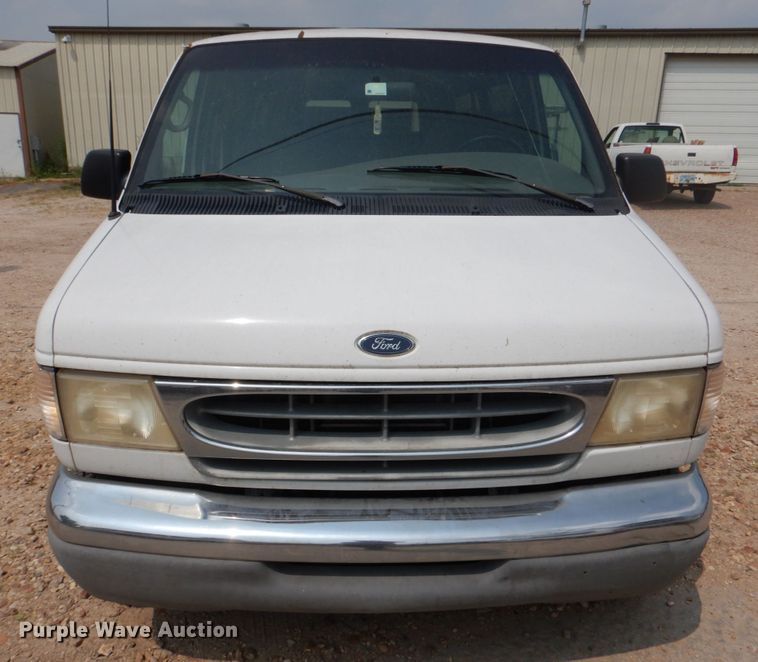 image for item IR9007 2001 Ford E350 Super Duty XLT  van