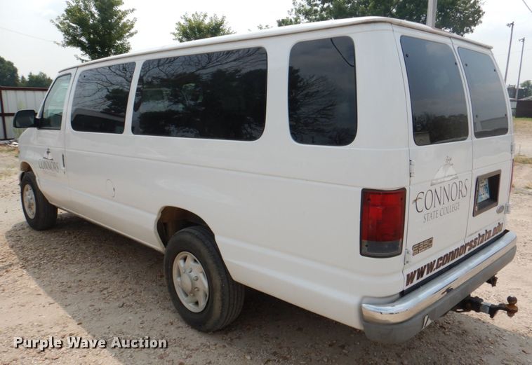 image for item IR9007 2001 Ford E350 Super Duty XLT  van