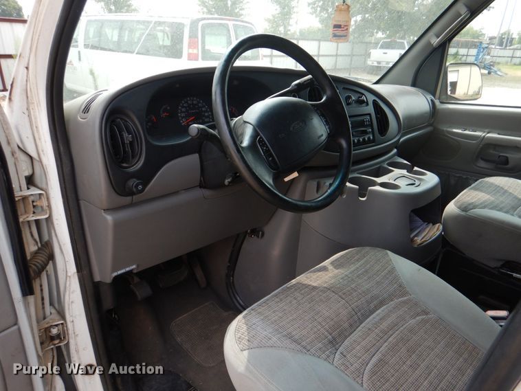 image for item IR9007 2001 Ford E350 Super Duty XLT  van