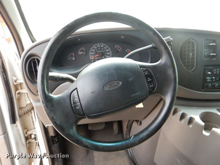 image for item IR9007 2001 Ford E350 Super Duty XLT  van