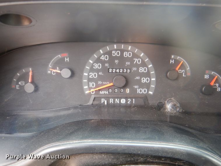 image for item IR9007 2001 Ford E350 Super Duty XLT  van