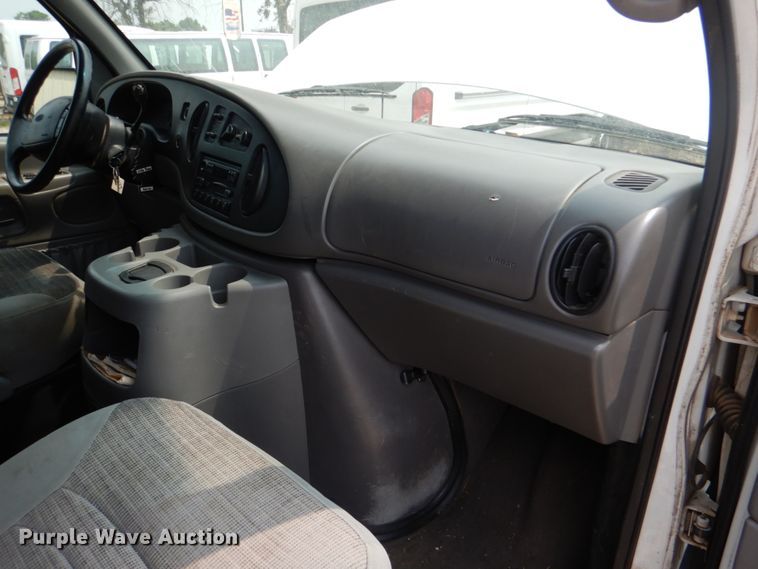 image for item IR9007 2001 Ford E350 Super Duty XLT  van
