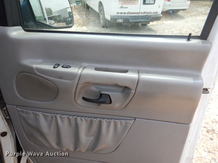 image for item IR9007 2001 Ford E350 Super Duty XLT  van