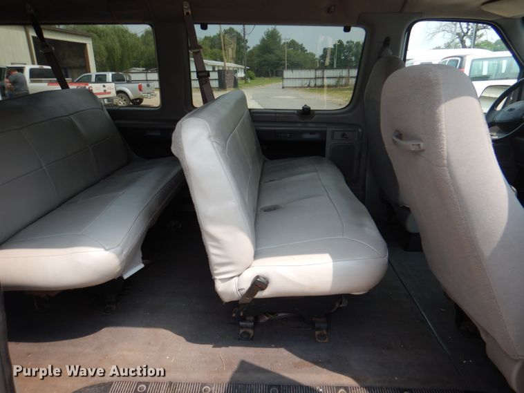 image for item IR9007 2001 Ford E350 Super Duty XLT  van