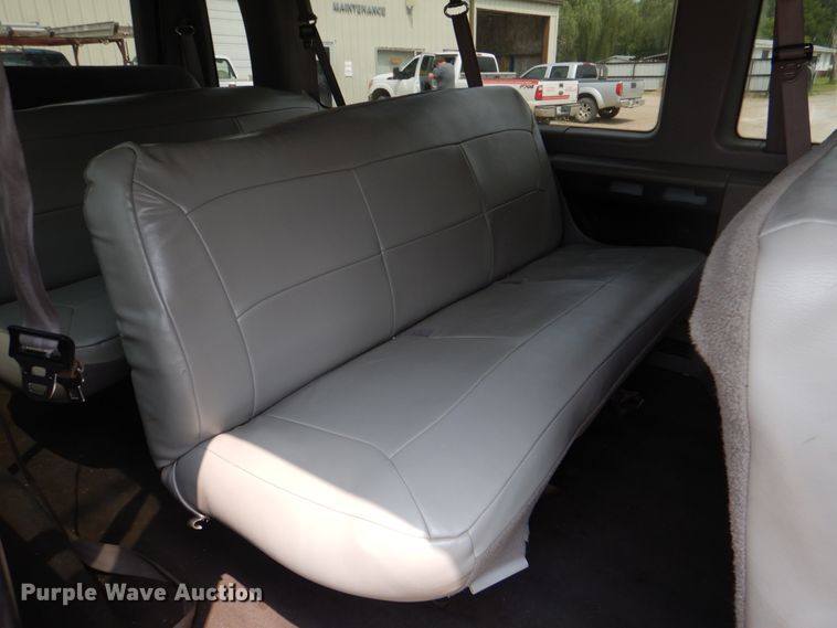 image for item IR9007 2001 Ford E350 Super Duty XLT  van