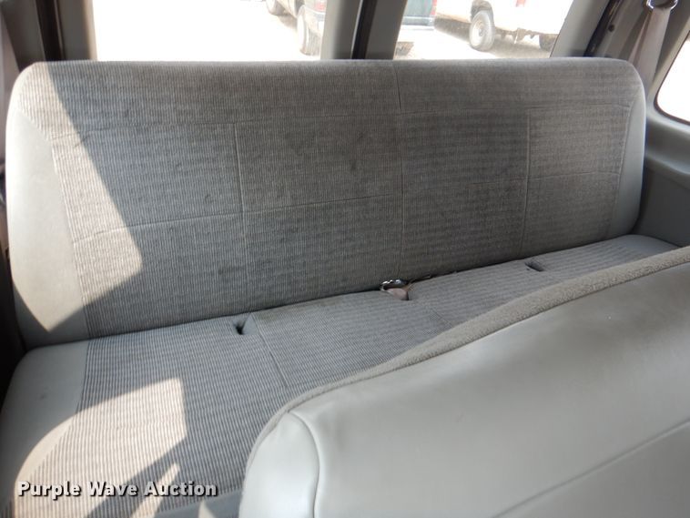 image for item IR9007 2001 Ford E350 Super Duty XLT  van