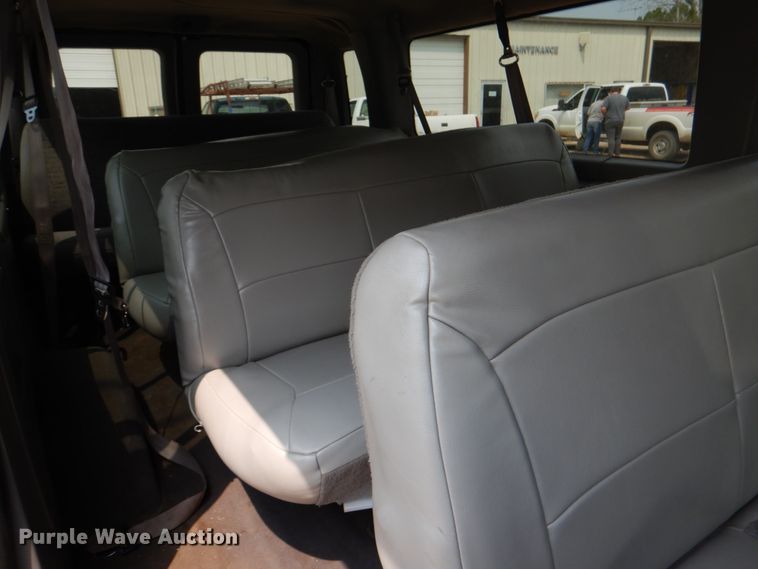 image for item IR9007 2001 Ford E350 Super Duty XLT  van