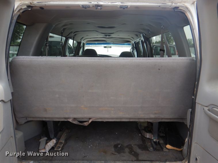 image for item IR9007 2001 Ford E350 Super Duty XLT  van
