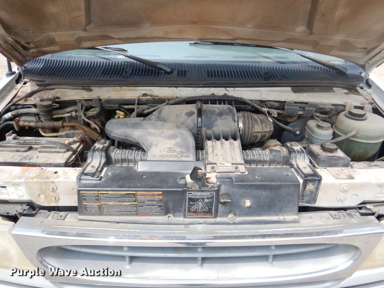 image for item IR9007 2001 Ford E350 Super Duty XLT  van