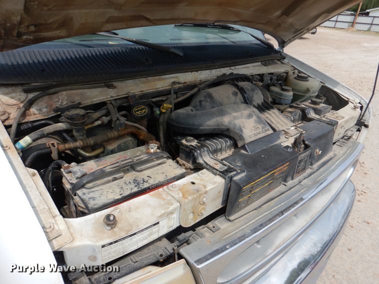 image for item IR9007 2001 Ford E350 Super Duty XLT  van