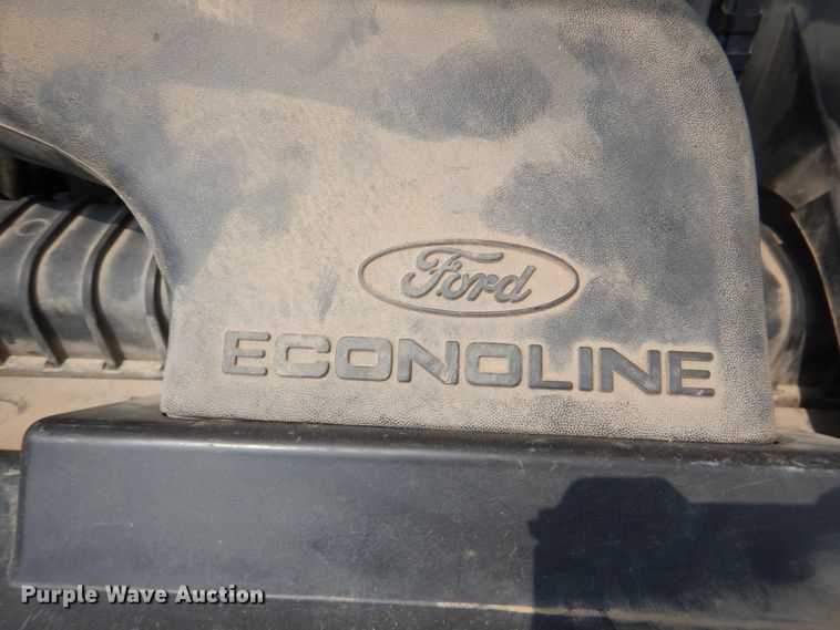 image for item IR9007 2001 Ford E350 Super Duty XLT  van