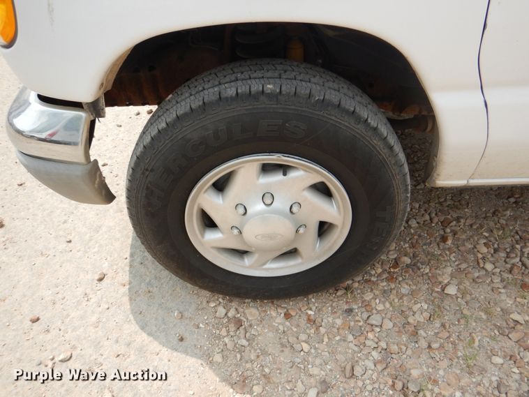 image for item IR9007 2001 Ford E350 Super Duty XLT  van