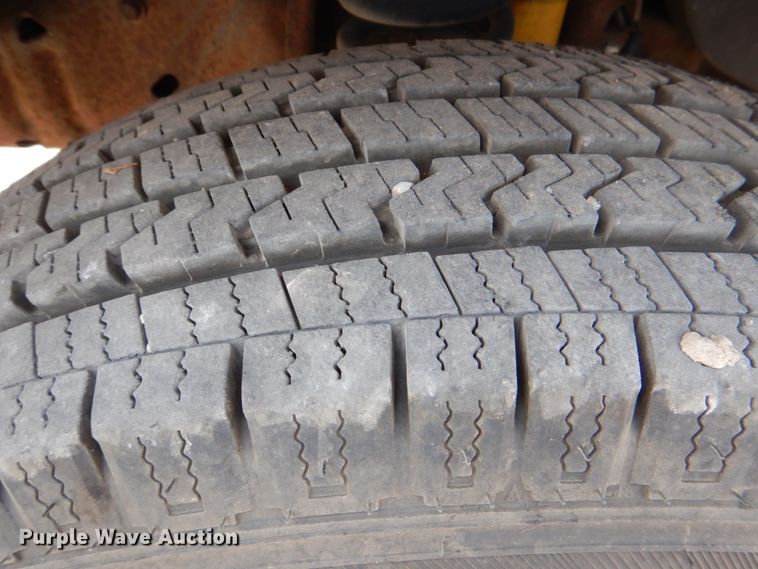 image for item IR9007 2001 Ford E350 Super Duty XLT  van