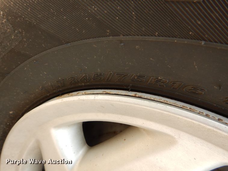 image for item IR9007 2001 Ford E350 Super Duty XLT  van