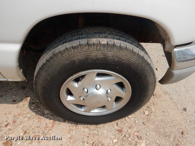 image for item IR9007 2001 Ford E350 Super Duty XLT  van