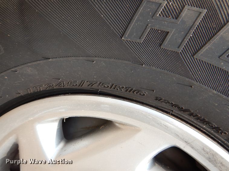 image for item IR9007 2001 Ford E350 Super Duty XLT  van