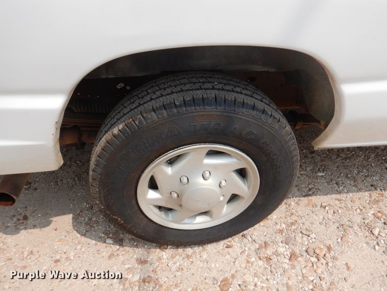 image for item IR9007 2001 Ford E350 Super Duty XLT  van