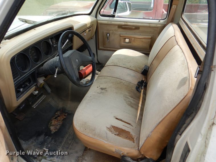 image for item IR9012 1986 Dodge Ram 150  pickup truck