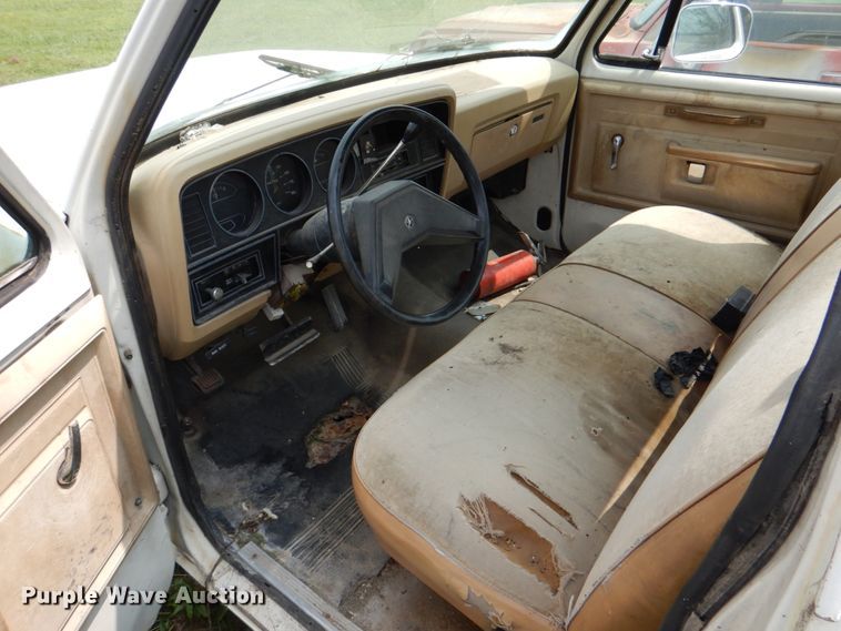 image for item IR9012 1986 Dodge Ram 150  pickup truck