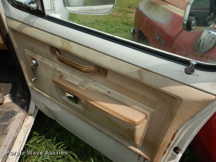 image for item IR9012 1986 Dodge Ram 150  pickup truck