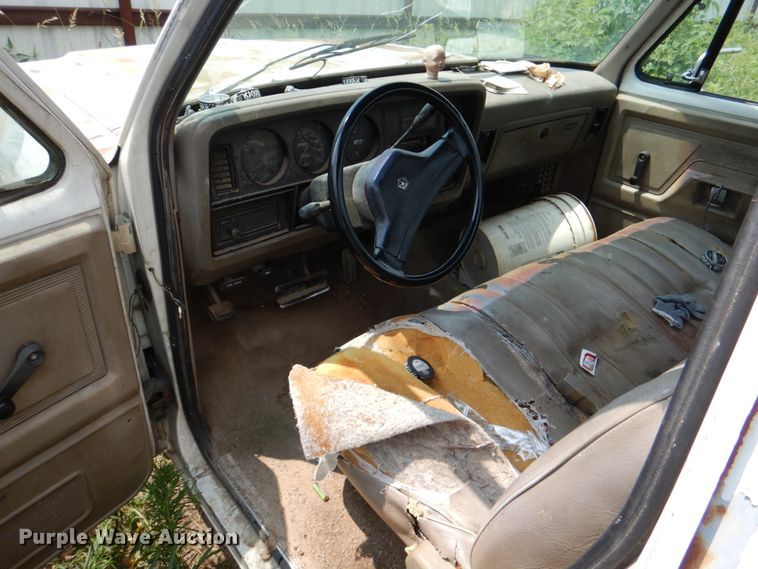 image for item IR9014 1991 Dodge Ram 150  pickup truck